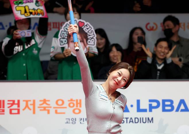 하나카드 김가영이 PBA 팀리그 파이널 MVP를 수상했다. PBA 제공