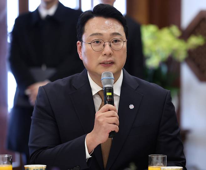 개혁신당 천하람 원내대표가 16일 청와대 상춘재에서 이재명 대통령이 마련한 정당 지도부 초청 오찬에서 발언하고 있다. 연합뉴스