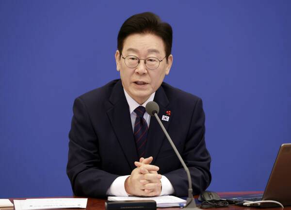 이재명 대통령이 22일 청와대에서 열린 수석보좌관회의에서 발언하고 있다. 연합뉴스