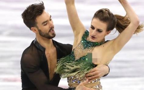 2008 동계올림픽 당시 경기중 끈이 풀린 파파다키스. [사진출처 = 영상 캡처]