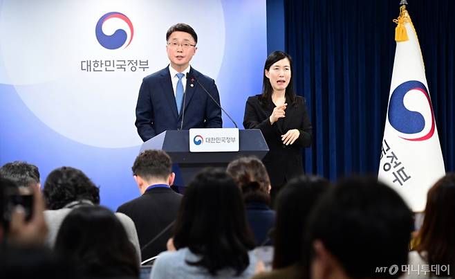 류제명 과학기술정보통신부 2차관이 15일 서울 종로구 정부서울청사에서 독자 AI 파운데이션 모델 프로젝트 1차 단계 평가 결과를 브리핑하고 있다. /사진=뉴스1