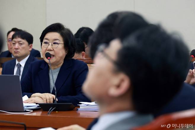 [서울=뉴시스] 고승민 기자 = 이혜훈 기획예산처 장관 후보자가 23일 서울 여의도 국회에서 열린 재정경제기획위원회의 인사청문회에서 김태년 더불어민주당 의원 질의에 답하고 있다. 2026.01.23. kkssmm99@newsis.com /사진=고승민