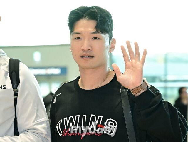 LG 트윈스 박해민이 22일 인천국제공항을 통해 2026시즌 1차 스프링 캠프 참석 차 미국 애리조나로 출국했다./인천공항=한혁승 기자