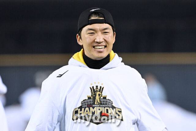 LG 주장 박해민이 미소를 짓고 있다./마이데일리