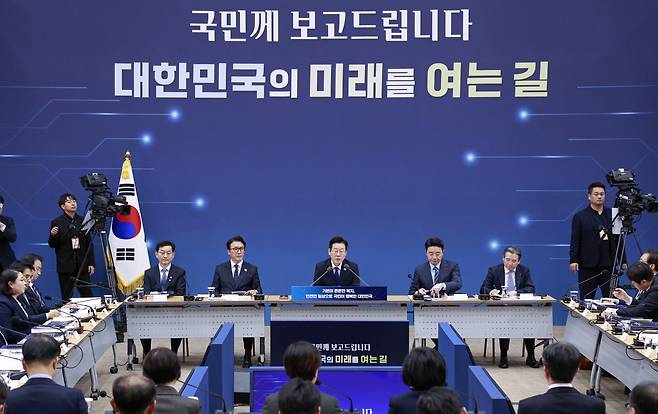 2025년 12월 16일 이재명 대통령이 정부세종컨벤션센터에서 열린 보건복지부(질병관리청), 식품의약품안전처 업무보고에서 발언하고 있다. (출처:연합)