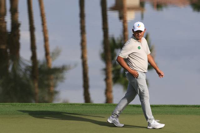 그린 경사를 읽고 있는 김시우. 사진 제공=AFP연합뉴스