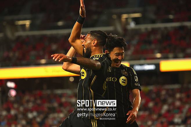 ▲ 영국 '디 애슬래틱' 역시 "인터 마이애미가 몬테레이의 공격수 베르테라메 영입에 나선 것은 LAFC의 스타 부앙가 영입을 위해 1,300만 달러를 제시했지만, 거절당한 데 따른 것이다. 오히려 부앙가는 LAFC와 재계약을 원하고 있다"라고 전했다.