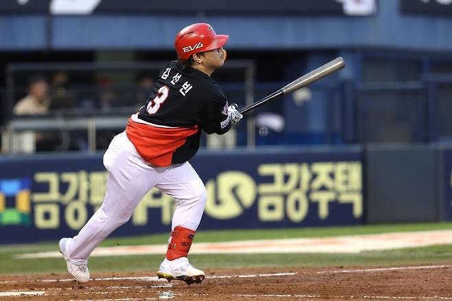 ▲ 비시즌 감량을 통해 지난 3년간 잦았던 부상 터널 탈출의 가능성을 보여주고 있는 김선빈 ⓒKIA타이거즈