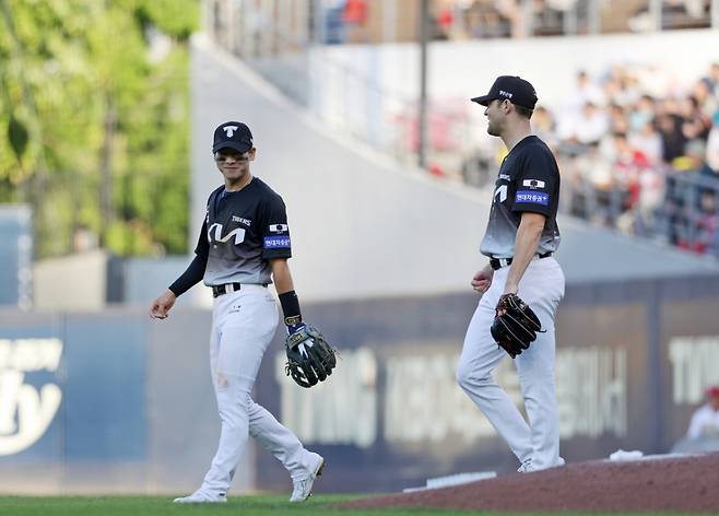 KIA 타이거즈에서 함께 뛰던 시절, 박찬호(왼쪽)와 제임스 네일. /사진=KIA 타이거즈 제공