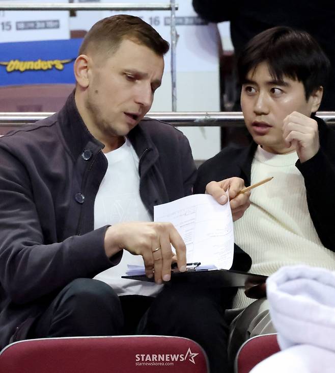 [B하인드★] '삼성 vs 가스공사' 치열한 탈꼴찌 배틀, 마줄스 국대 감독은 매의 눈으로 지켜봤다