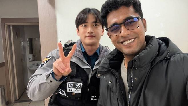 김재록 순경과 라만 빈 타즈워씨 [전북경찰청 제공. 재판매 및 DB 금지]