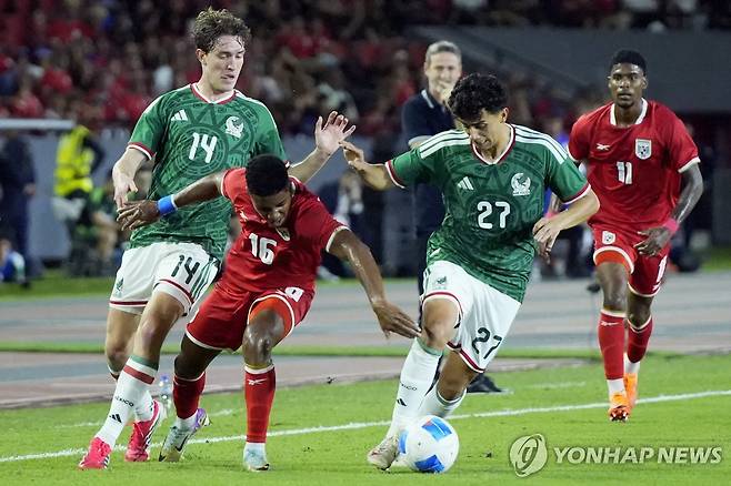 파나마와의 친선경기에서 멕시코 국가대표 데뷔전을 치른 레데스마(27번). [AFP=연합뉴스]