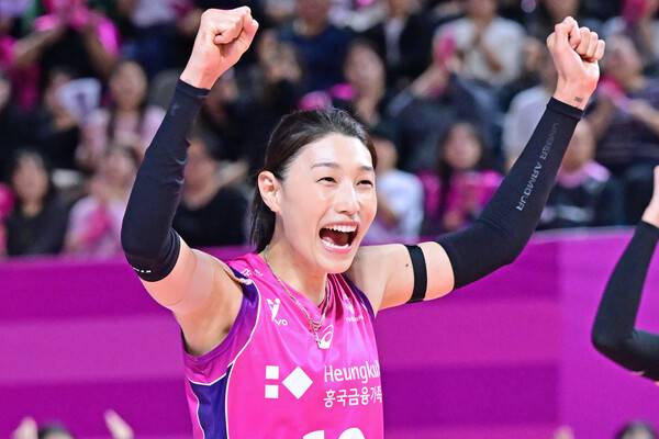 연속 MVP로 선정된 김연경(사진=KOVO)