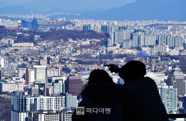 24일 업계는 부동산 전자계약 이용이 늘고 있으나, 낮은 활용 비중과 책임 불확실성으로 현장 정착에는 한계가 있다고 지적했다./사진=미디어펜 김상문 기자