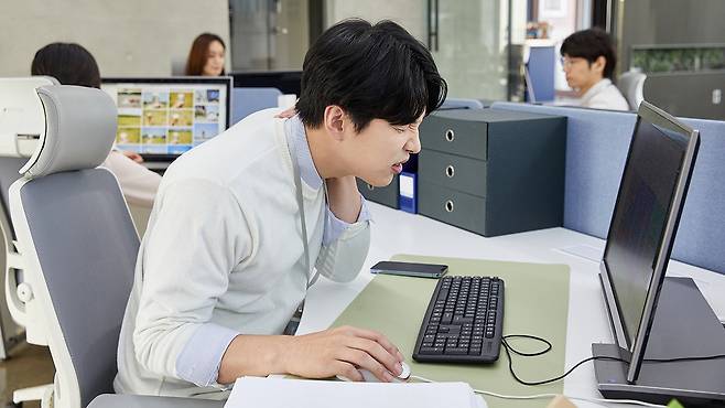 일자목·거북목 치료의 목표는 목의 정렬이 흐트러지면서 무너진 근육의 균형을 맞추는 것이다|출처: 게티이미지뱅크