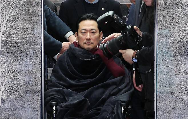 ‘통일교·공천헌금’ 쌍특검법 수용을 촉구하며 단식을 시작한 장동혁 국민의힘 대표가 22일 서울 여의도 국회에서 단식 8일 만에 박근혜 전 대통령의 단식 중단 권고를 받아들여 병원으로 이송되고 있다. 2026.1.22 국회사진기자단