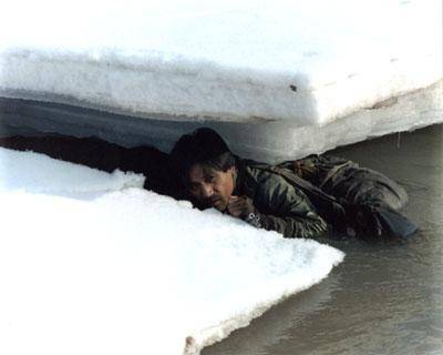 안성기는 '남부군'을 촬영하며 한겨울에 얼음물에 들어가는 등 몸을 사리지 않고 연기했다.