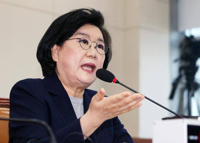 이혜훈 기획예산처 장관 후보자가 23일 국회에서 열린 제431회국회(임시회) 재정경제기획위원회 인사청문회에 출석해 의원 질의에 답변하고 있다. 뉴스1