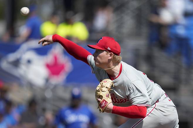 <yonhap photo-1152=""> Philadelphia Phillies pitcher Nick Nelson throws during the third inning of a spring training baseball game against the Toronto Blue Jays Monday, March 4, 2024, in Dunedin, Fla. (AP Photo/Charlie Neibergall)/2024-03-05 06:33:24/ <저작권자 ⓒ 1980~2024 ㈜연합뉴스. 무단 전재 재배포 금지, AI 학습 및 활용 금지></yonhap>
