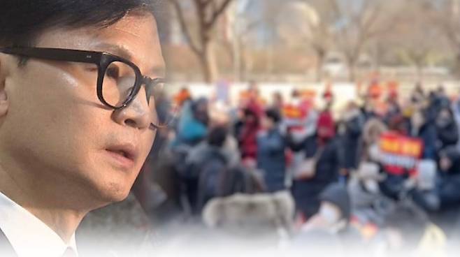 한동훈 전 국민의힘 대표(왼쪽), 거리 집회 장면(SNS 캡처)