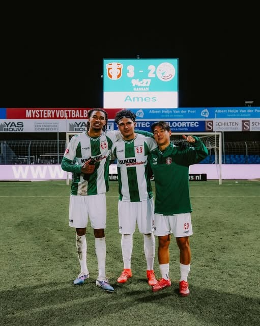 도르드레흐트 이적 후 첫 골을 기록한 윤도영(오른쪽). 사진[연합뉴스]