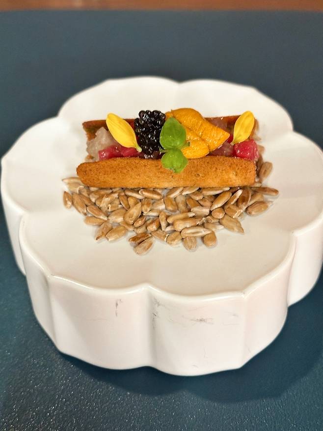 육회 감태(드라마 3화, 12화) / 사진=권효정 여행+ 기자