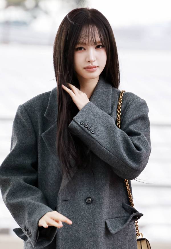 그룹 아이브(IVE) 리즈가 골든디스크 시상식 참석 차 지난 9일 오전 인천국제공항을 통해 출국하고 있다./사진=스타뉴스  /사진=임성균 tjdrbs23@