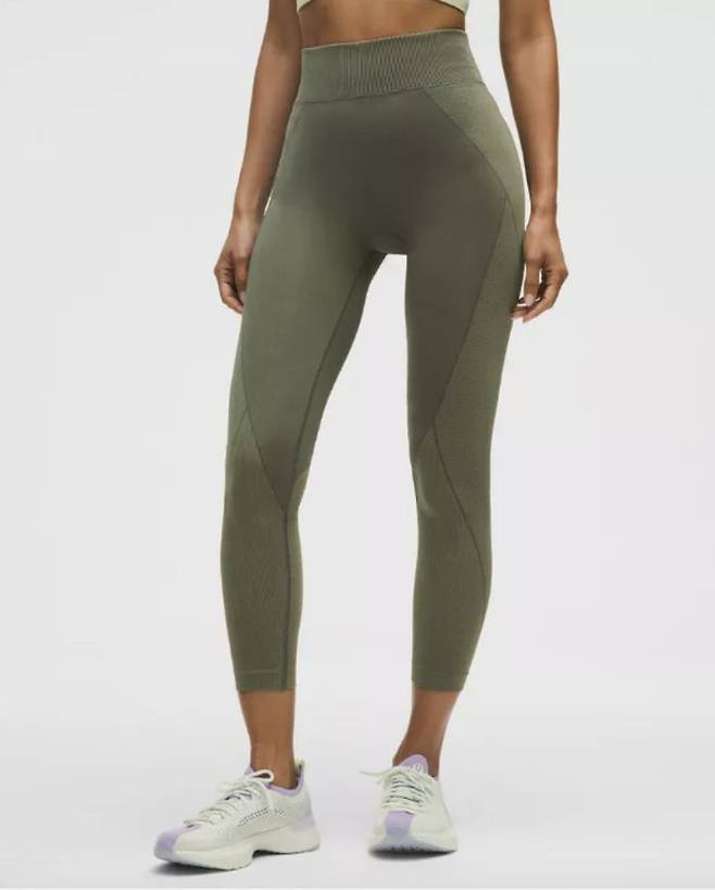 [뉴시스]비침 논란에 휩싸인 룰루레몬 겟 로우 레깅스. (사진 = 룰루레몬 EU 홈페이지 캡처) *재판매 및 DB 금지