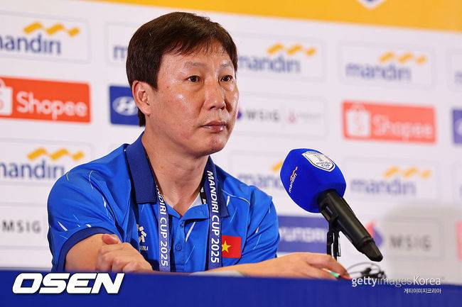 '2000000000동 빛낸' 식사마 김상식 감독, 베트남 역사 앞에 한국 자존심이 꺾였다