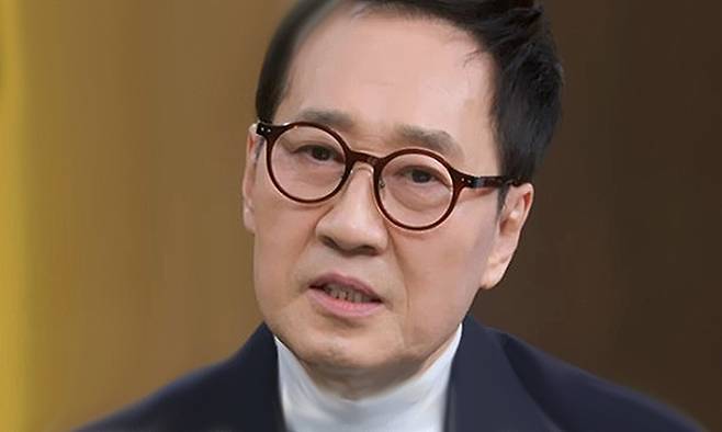 ‘김주하의 데이앤나잇’에서 폐섬유증 투병기를 고백하고 있는 유열.&nbsp;MBN 방송화면 캡처