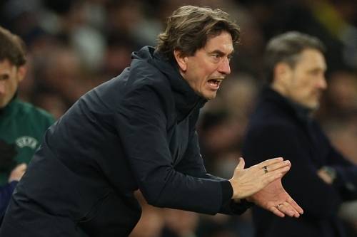 토머스 프랭크 토트넘 감독이 21일 도르트문트와의 챔피언스리그 홈경기 도중 선수들을 격력하고 있다. AFP연합뉴스