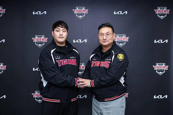 불펜 부자된 KIA? 이제는 야수 트레이드까지 눈독 들이나… 이범호 고민, 한 발 더 남았다?