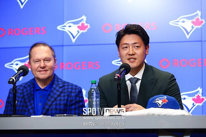 ▲ 오카모토 카즈마와 에이전트 스캇 보라스.