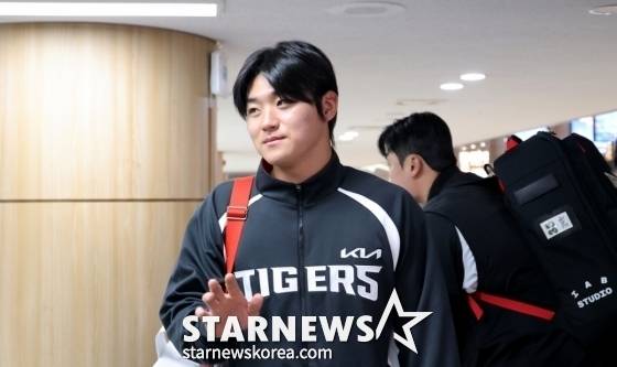 부상에서 회복하며 100% 몸상태를 유지하고 있는 김도영이 23일 김포공항을 통해 일본으로 출국하고 있다. /사진=강영조 선임기자