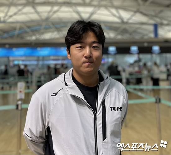 송승기는 23일 인천국제공항을 통해 1차 스프링캠프지인 미국으로 출국했다. 출국 전 송승기가 취재진과 인터뷰에 응하고 있다. 인천공항, 김유민 기자