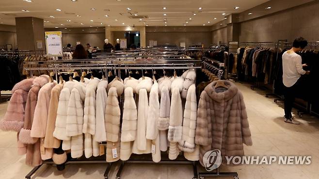 모피 매장 [연합뉴스 자료사진]