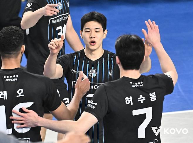 득점 후 기뻐하는 현대캐피탈 선수들 [한국배구연맹 제공. 재판매 및 DB 금지]