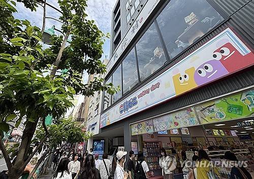 '도쿄 속 한국' 신오쿠보   (도쿄=연합뉴스 자료사진) 박상현 특파원 = 한국 음식점과 상점이 밀집한 일본 도쿄 신오쿠보 거리의 모습.