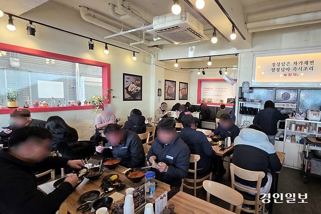 다들 차는 어디에 대고 온건지. /황성규기자 homerun@kyeongin.com