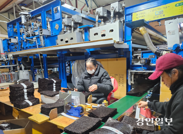 경기도 안산 대부도에 있는 영어법인 ‘청춘수산’은 경기도내 남은 유일한 마른김 가공시설이다. 2026.1.25 /김지원기자 zone@kyeongin.com