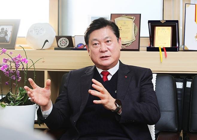 ▲&nbsp;지난 21일 오전 인천일보와 신년 인터뷰를 하고 있는 이영훈 미추홀 구청장. /사진제공=미추홀구
