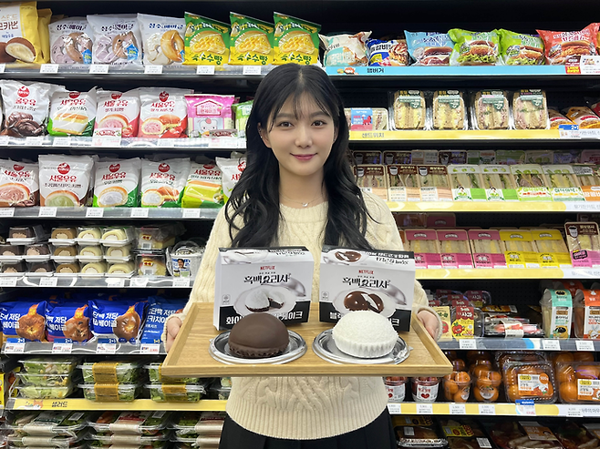 GS25 흑·백 크림 케이크. 사진=GS리테일