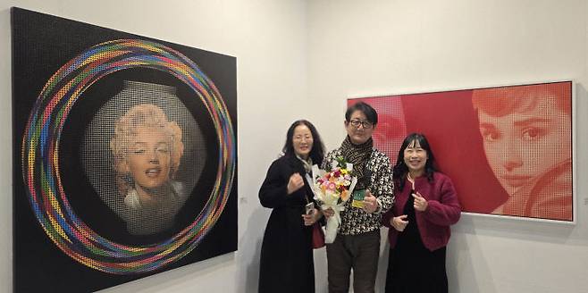 서울 코엑스 아트 페스타에서 차경은 전 고교 교사와 김중식 작가와 필자.