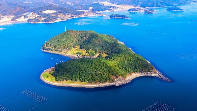 고성군 하일면 자란도. 섬 형상이 하트 모양이라 하트섬 이라는 애칭이 붙었다. 부산일보DB