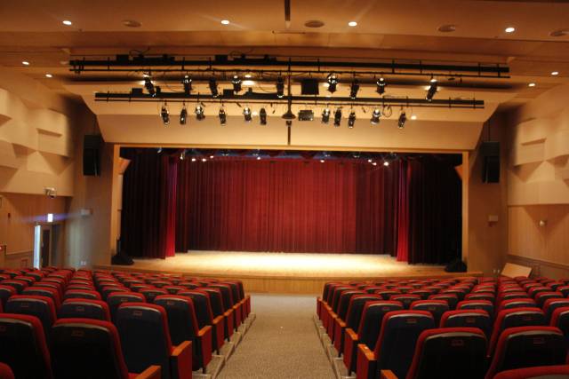 240석 규모의 부산예술회관 공연장이 오는 3월부터 10월까지 개보수 공사로 휴관에 들어간다. 부산예총 제공