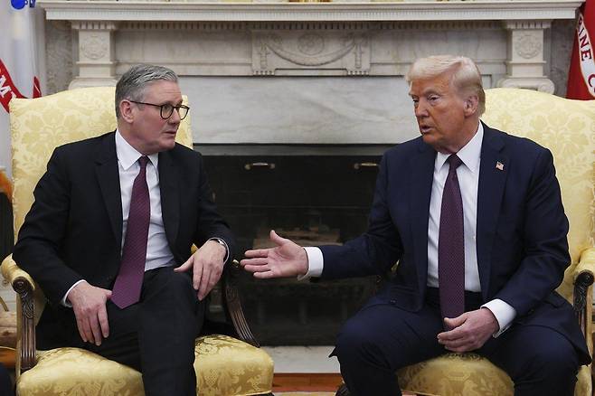 키어 스타머 영국 총리(왼쪽)와 도널드 트럼프 미국 대통령
뉴시스