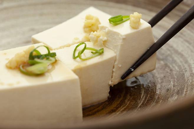 두부는 열량이 낮아 살이 찔 부담이 적다. 단백질이 많아 근육이 감소하는 중년의 몸에 특히 좋다. 사진=게티이미지뱅크