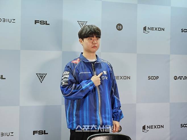 DRX ‘찬’ 박찬화가 25일 서울 잠실DN콜로세움에서 열린 2026 FSL A조 첫 경기서 승리 후 취재진 인터뷰에 응하고 있다. 잠실 | 강윤식 기자 skywalker@sportsseoul.com