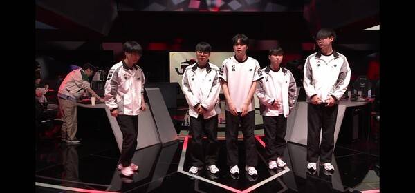 펜타킬 한 방이 흐름을 뒤집었다. KT 롤스터가 에이밍의 결정적 캐리를 앞세워 브리온을 꺾고 LCK컵 연패의 터널에서 빠져나왔다. 패색이 짙던 순간, 한타의 신이 KT를 선택했다.(KT롤스터 & 브리온(BRO) = 2:1 /사진=네이버 치지직 라이브영상 캡처