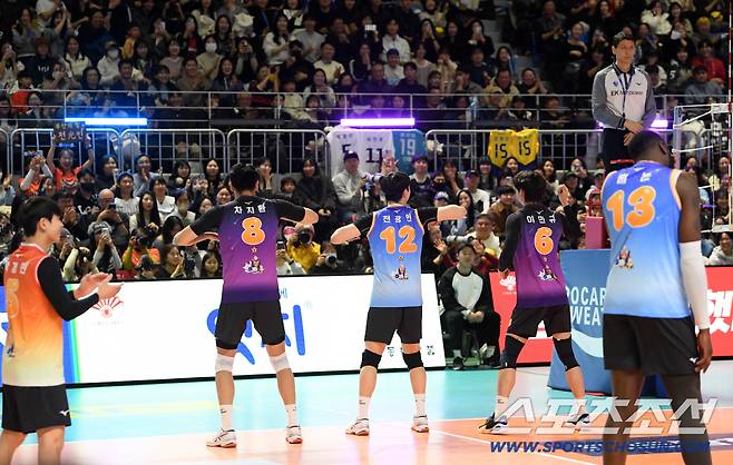 2025-2026 V리그 올스타전이 25일 춘천시 호반체육관에서 열렸다. 차지환, 전광인, 이민규가 준비한 퍼포먼스를 펼치고 있다. 춘천=박재만 기자 pjm@sportschosun.com/2026.01.25/